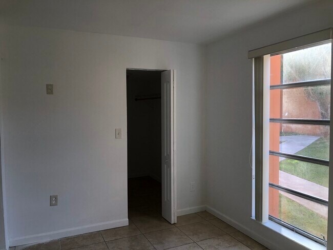 Building Photo - 9445 SW 76th St