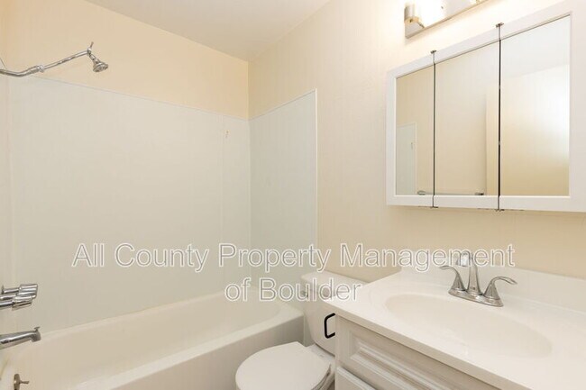 Building Photo - 1111 Maxwell Ave