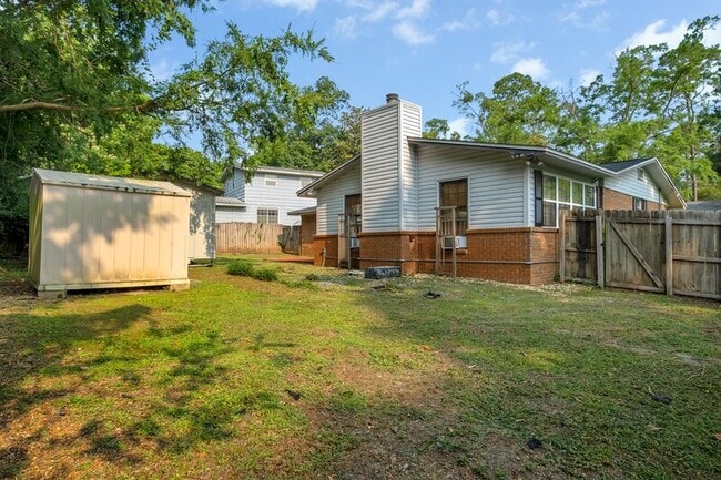 Building Photo - 1809 Quince Dr