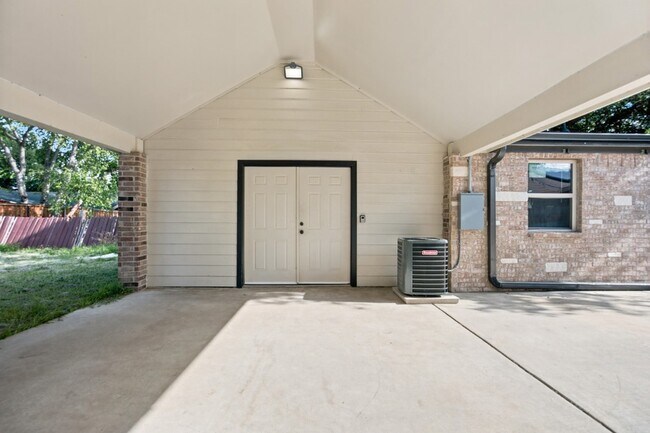 Building Photo - 2016 Knollwood Ln