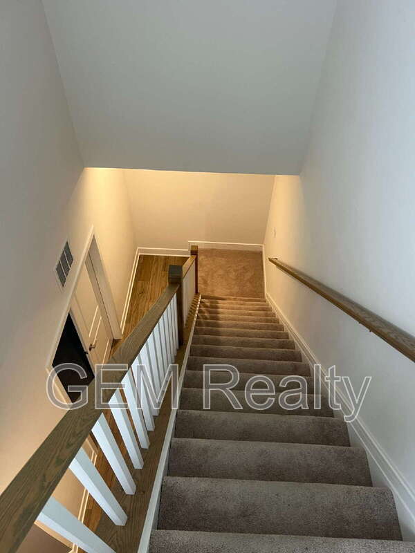 Building Photo - 42710 Darala Dr