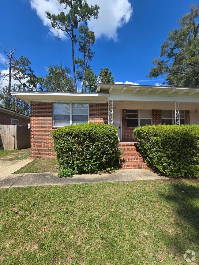 Building Photo - 2bedroms 1bathroom Duplex -Minutes from FAMU