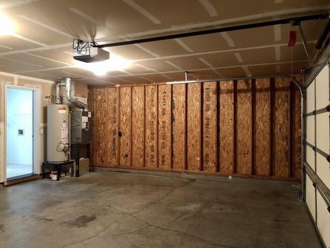 Building Photo - 735 NE Negus Pl