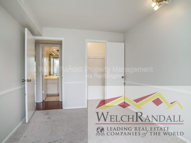 Building Photo - 5511 S Willow Ln