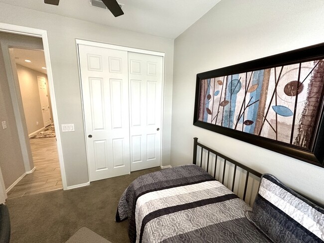 Building Photo - Massive RV Garage plus fantastic floorplan in Casa Vista