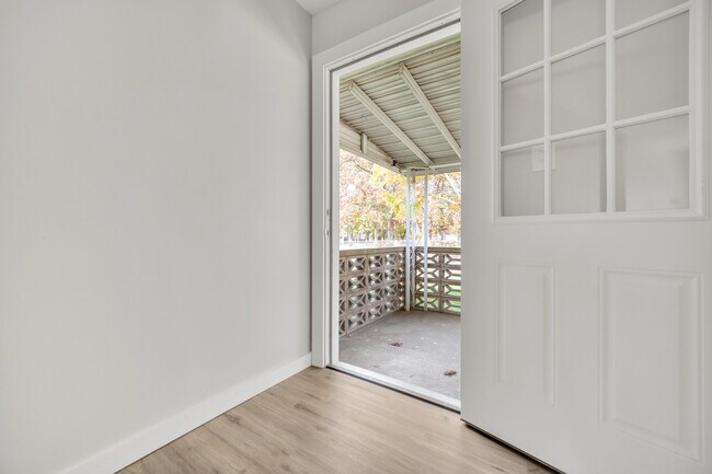 Building Photo - 30030 Vineyard Rd