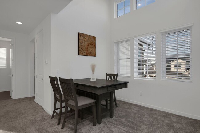 Building Photo - Waterfront Beauty