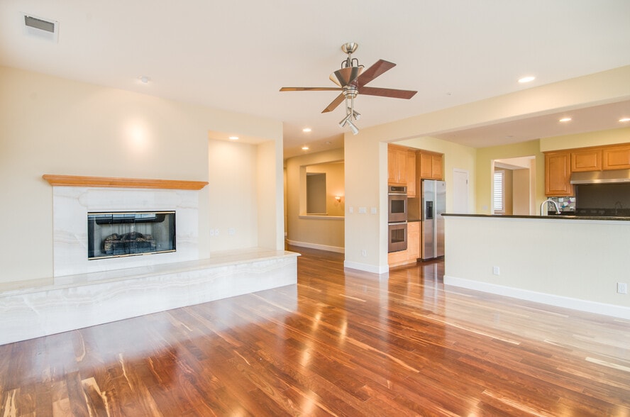 Building Photo - 55 Golden Aster Ct