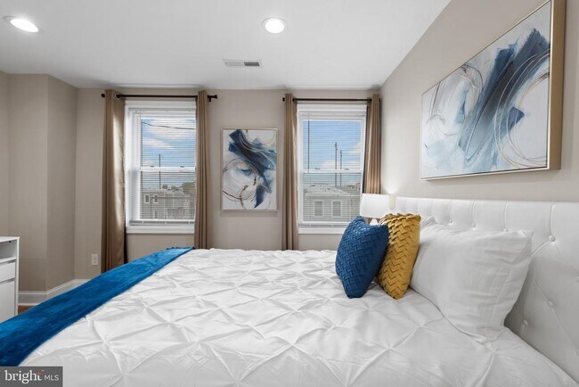 Building Photo - 2235 E Chase St