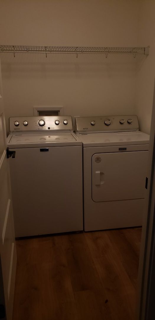 Building Photo - Move-in Special-One Month Free Rent!! Beau...