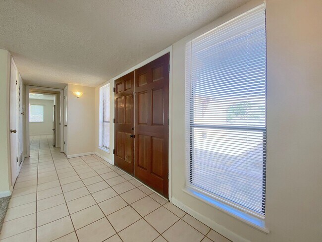 Building Photo - West El Paso 4 bed refrig A/C Home!