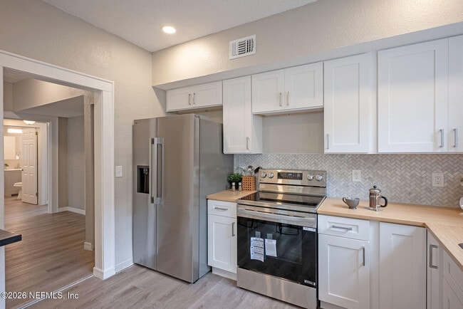 Building Photo - 325 Alder St