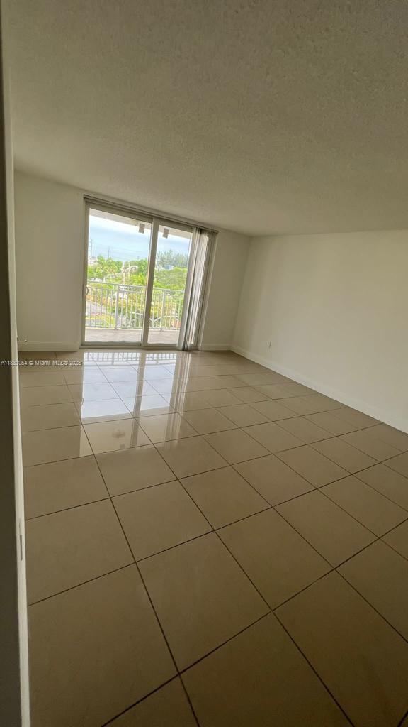 Building Photo - 6950 Miami Gardens Dr