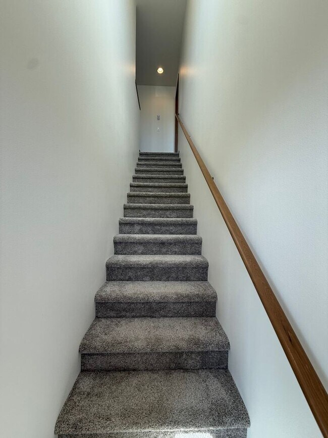 Building Photo - 3Bd/2.5Ba Everett Condo