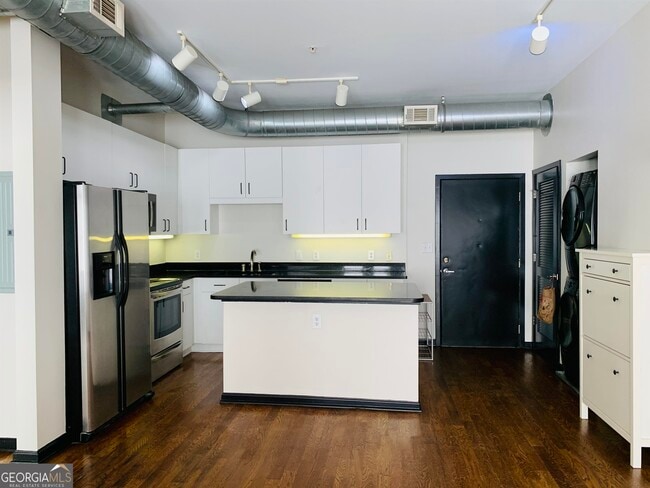 Building Photo - 5300 Peachtree Rd