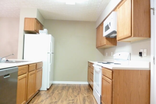 Building Photo - Spacious 3 beds, 2.5 baths Pataskala!