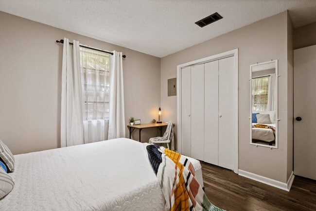 Building Photo - 2001 N 61st Ave