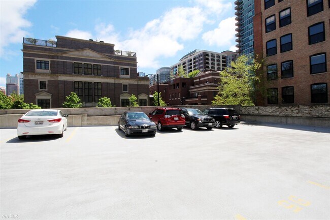 Building Photo - 2 br, 2 bath Condo - 521 W Superior St Uni...