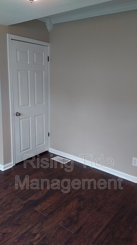 Building Photo - 656 Calahan Rd