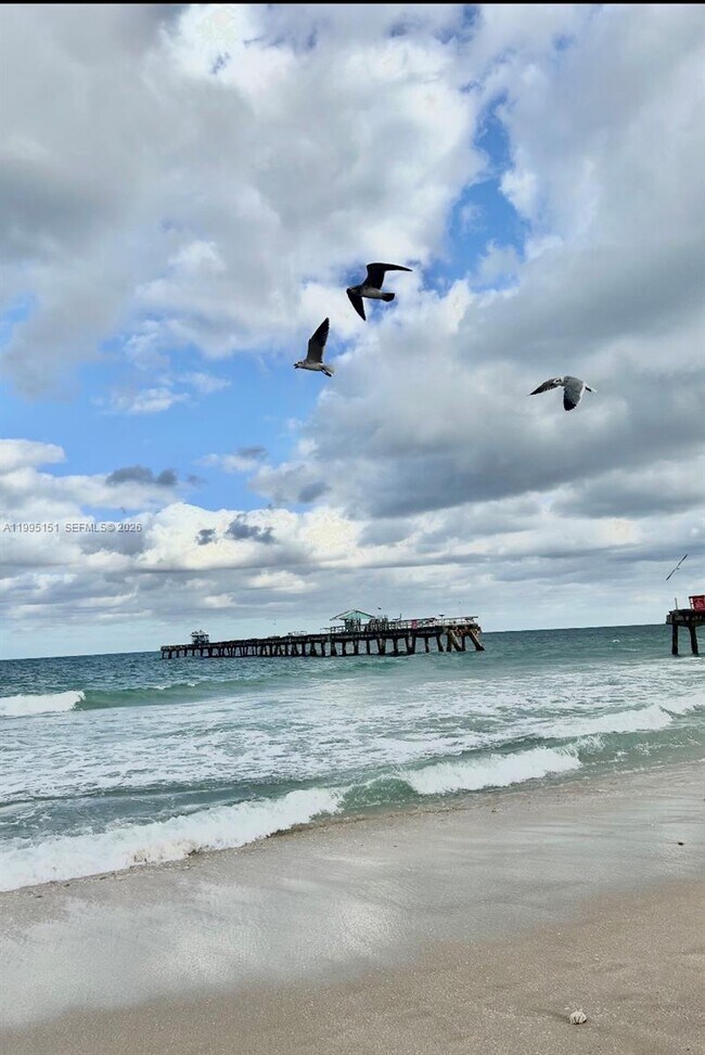 Building Photo - 5770 NE 18th Ave