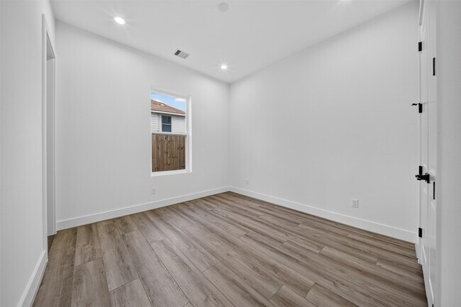 Building Photo - 2421 Harrington St