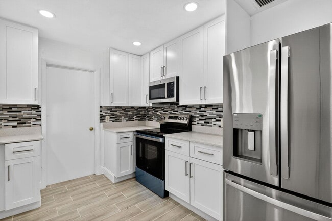 Building Photo - 600 S Mangonia Cir