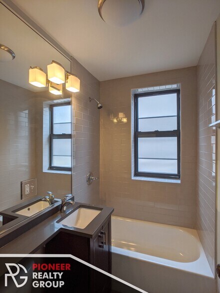 Building Photo - 437 W Belden Ave