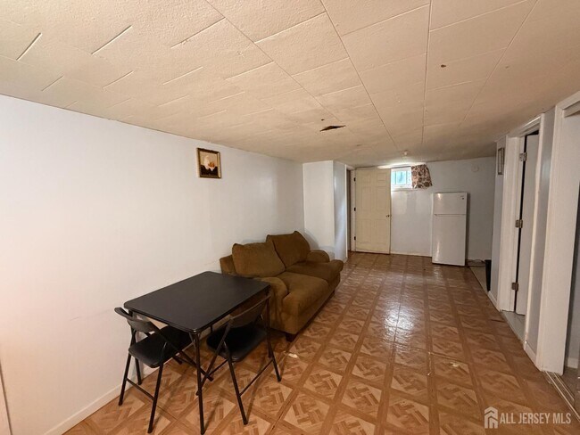 Building Photo - 188 Auth Ave