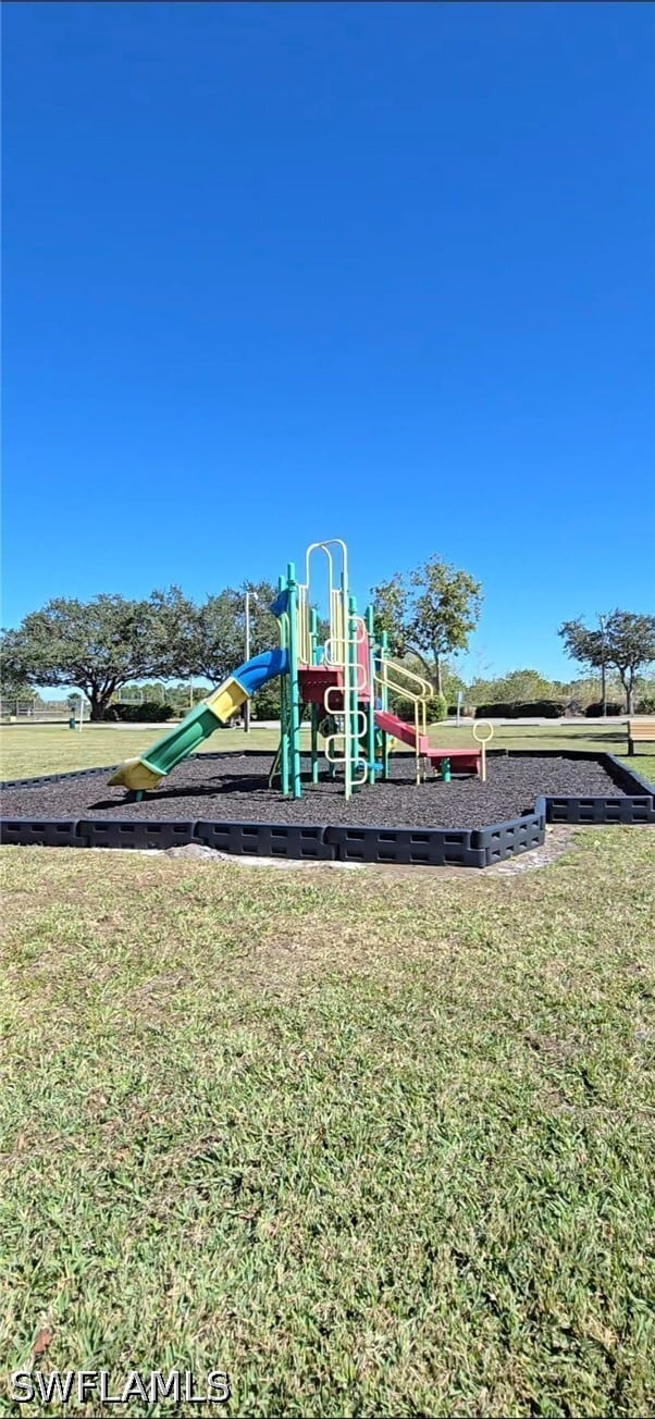 Building Photo - 687 Grove Dr