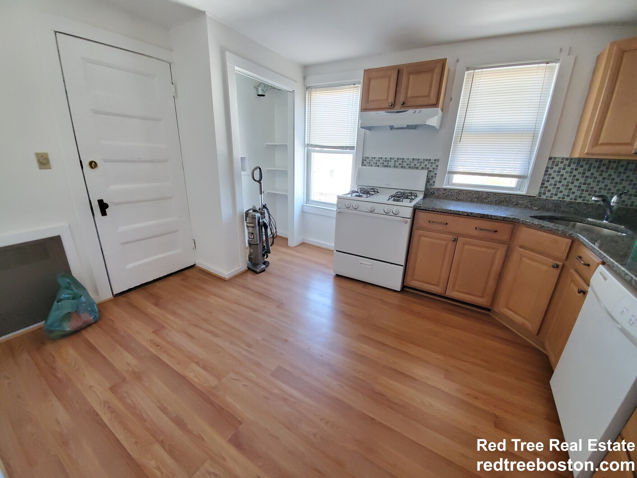 Building Photo - 803 Boylston St