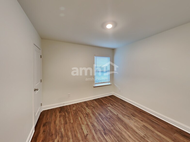 Building Photo - 861 Headland Wy