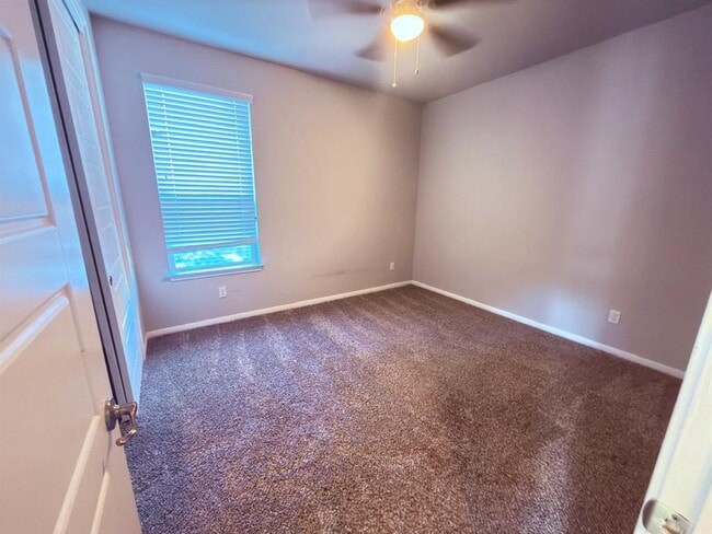 Building Photo - 807 Copper Lake Rd