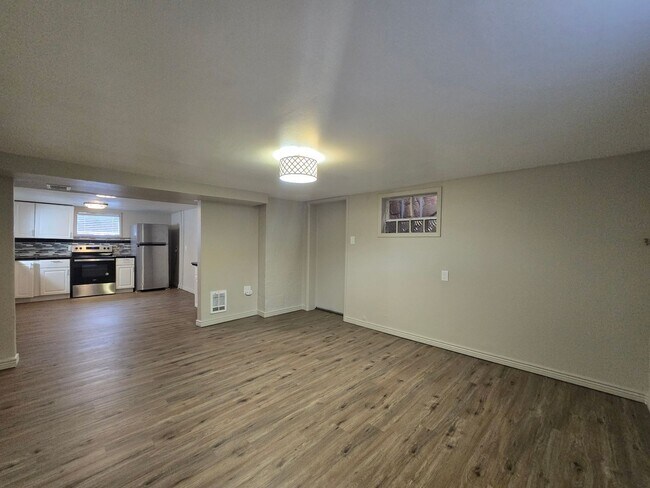 Building Photo - 1403 12th St W