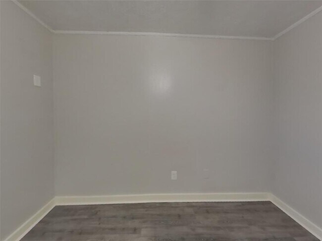 Building Photo - 120 WoodCrest Dr