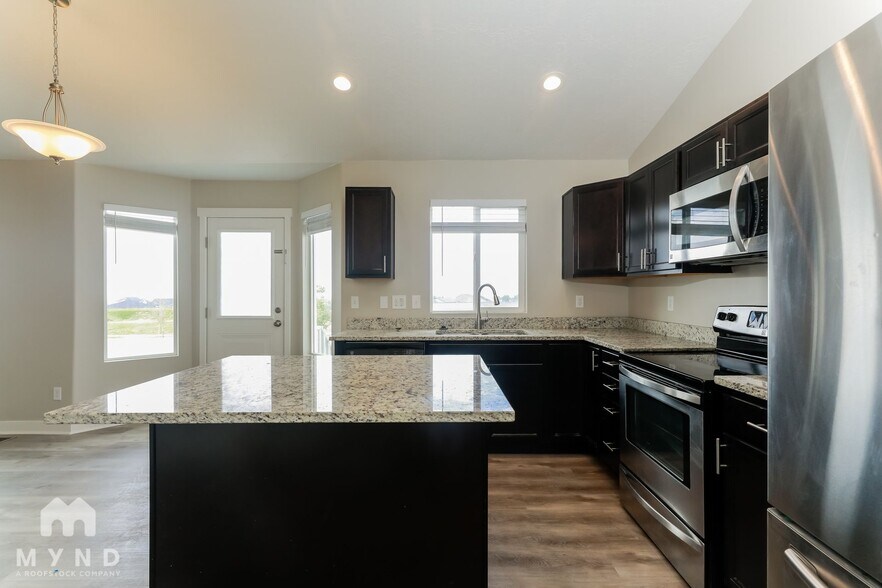 Building Photo - 426 Diamant Ln