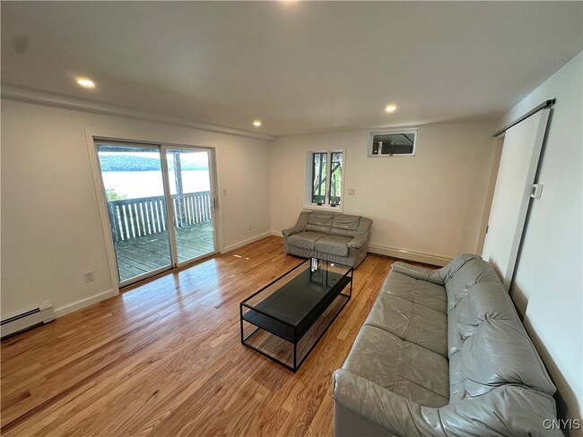 Building Photo - 1308 E Shore Dr