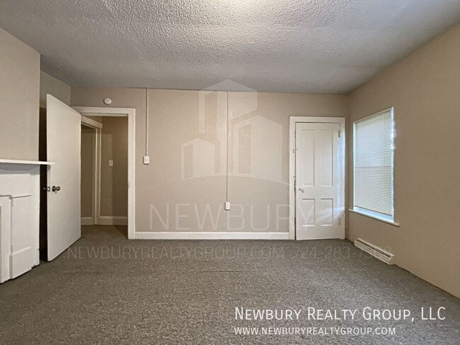 Building Photo - 39 Hickory St