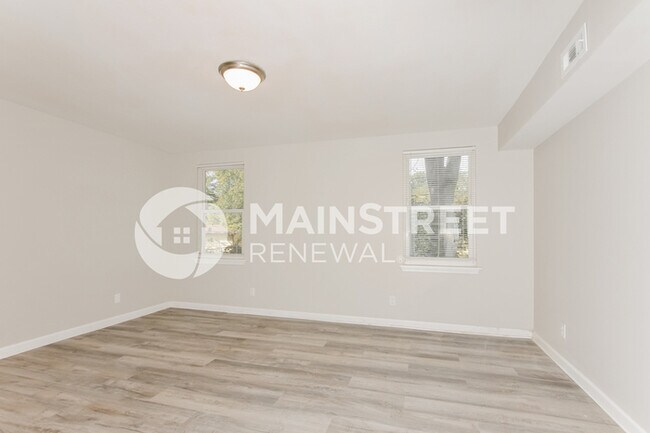 Building Photo - 11 Redwood Dr