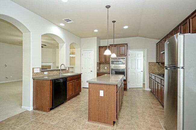 Building Photo - 401 King Eider Ln