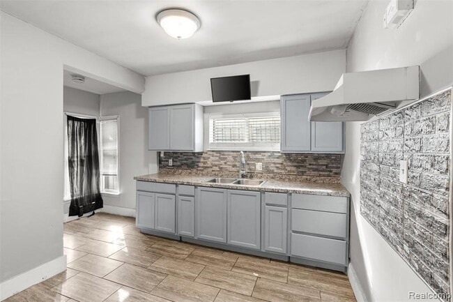 Building Photo - 15404 Normandy St