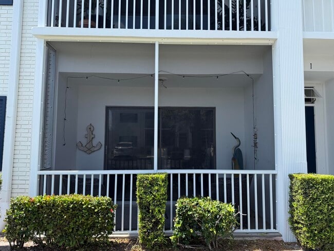 Building Photo - 180 Cypress Club Dr