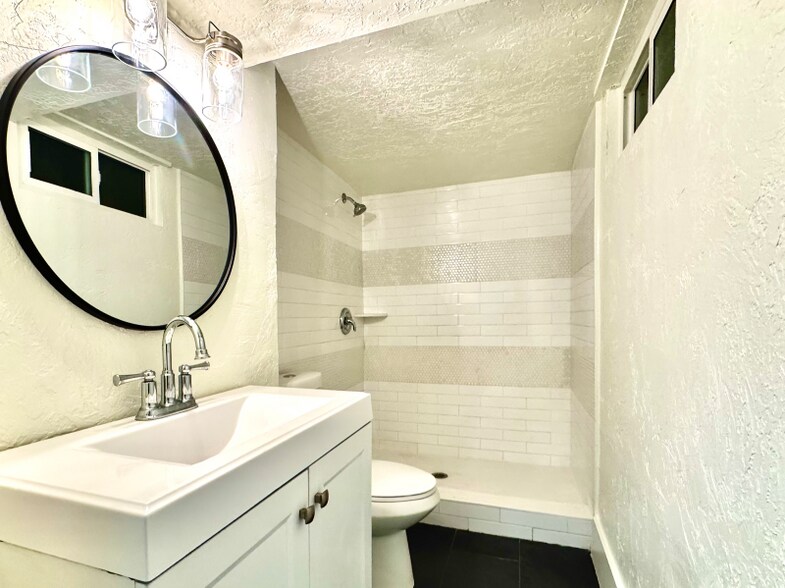 Building Photo - 76 W 200 S St