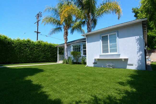 Building Photo - 6730 Balboa Blvd