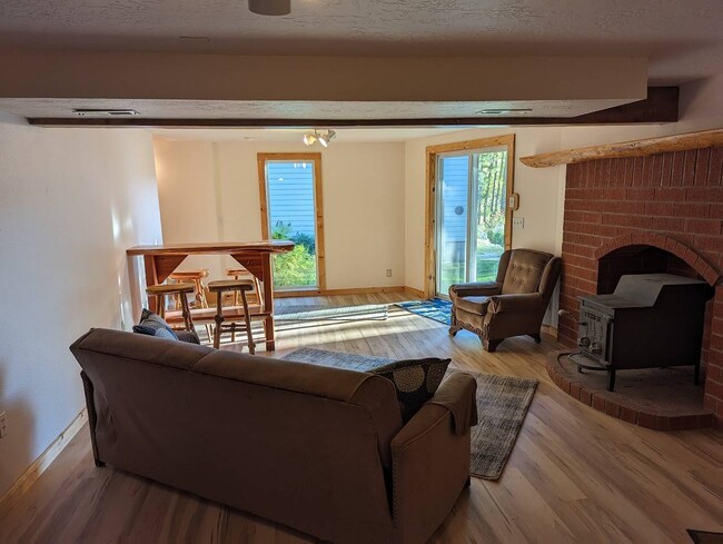 Building Photo - 134 Hanaford Rd