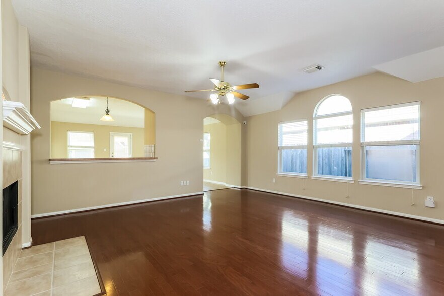 Building Photo - 3223 Spring Ranch Ln