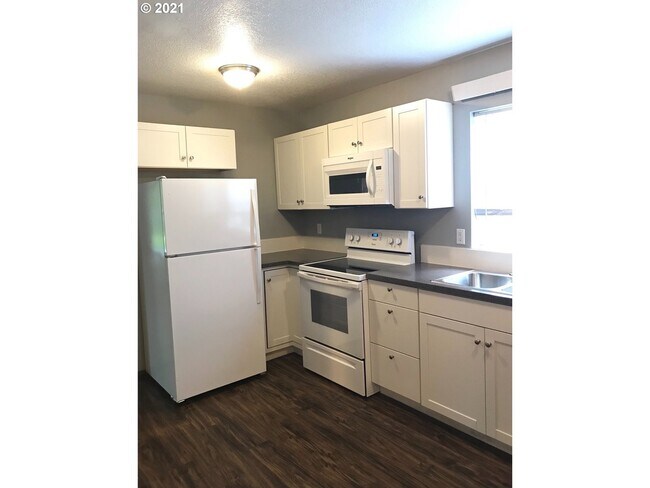 Building Photo - 6867 N Fessenden St