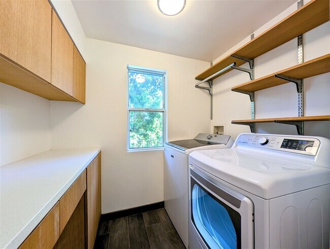 Building Photo - 10 Idalia Ct
