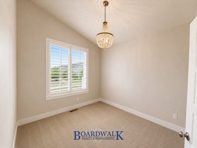 Building Photo - 793 Valley View Way