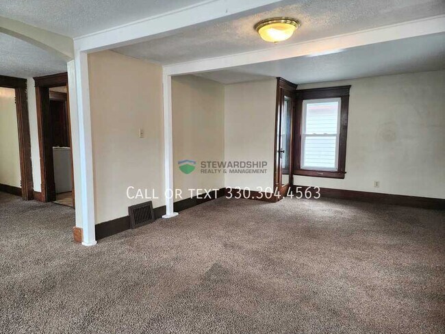 Building Photo - 897 Avon St