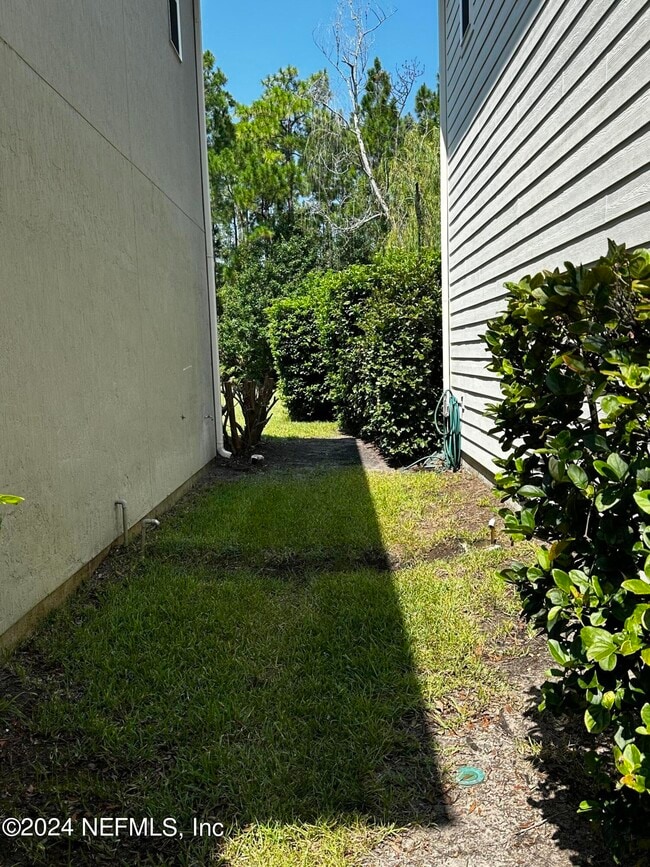 Building Photo - 12212 Angleterre Dr